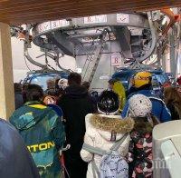 САМО В ПИК: Огромни опашки се вият в Банско - туристите настояват за втори лифт (СНИМКИ)