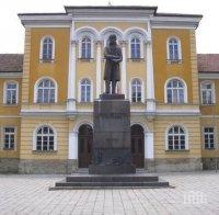 Априловската гимназия в Габрово чества 185 години от създаването си Априловската гимназия в Габрово чества 185 години от създаването си