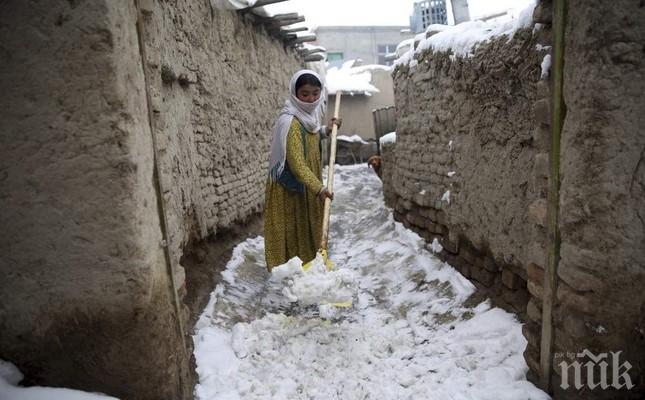 БЕДСТВИЕ: Снегове и наводнения убиха 43 души в Пакистан и Афганистан