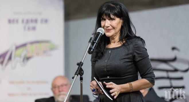 ЧЕСТИТО: Бебе зарадва редакцията на ПИК - водещата Ива Николова стана баба на момиченце