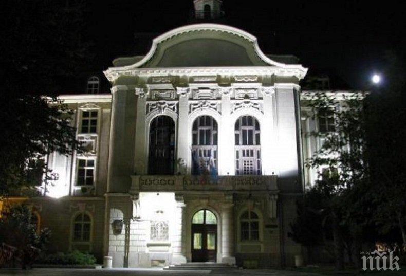Кметът на Пловдив замрази заплатите на чиновниците, вдига само най-ниските