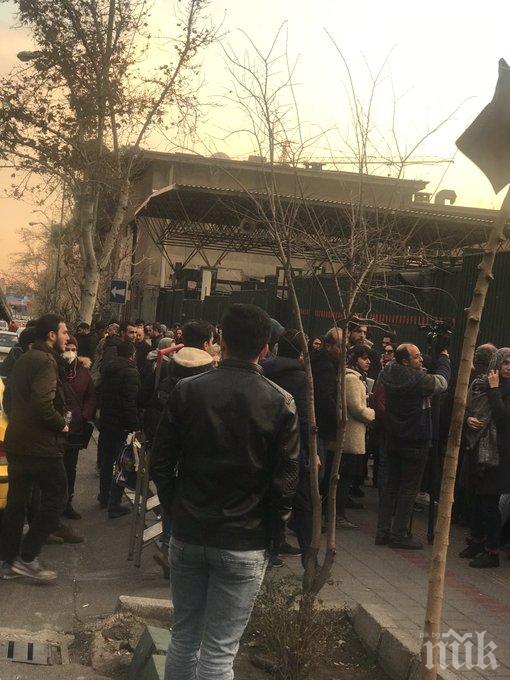 В Иран протестират срещу Хаменеи и лъжците от правителството
