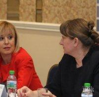 ИЗВЪНРЕДНО В ПИК TV: Министър Сачева скочи на Мая Манолова и БСП - ето как са прецакали хората с увреждания