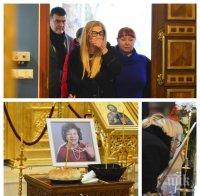 САМО В ПИК: Кончината на Стоянка Мутафова съсипа дъщеря й - осиротялата Муки неузнаваема на панахидата за 40 дни от смъртта на майка си (СНИМКИ)