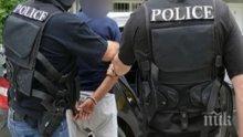 Задържаха двама с наркотици в ауди