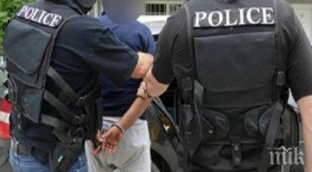 задържаха двама наркотици ауди