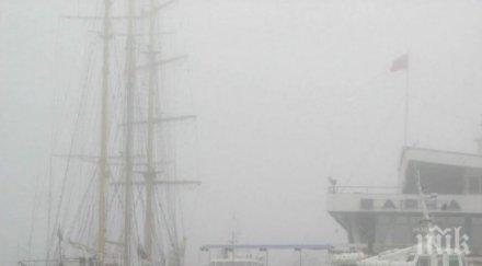 мъгла затвори пристанище варна