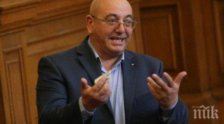 ревизоро прави оглед язовир студена