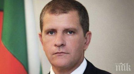 зам шеф нсо хвърлил оставка президентството мълчат