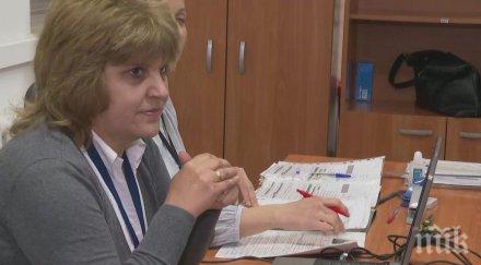 опънати нерви издават лични документи извън полицейските управления