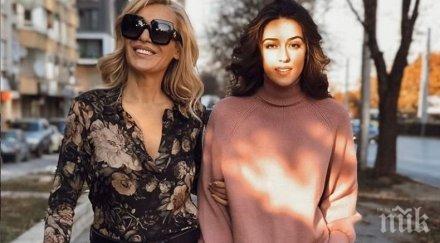 фитнес богиня треньор измъчва щерката гала снимка