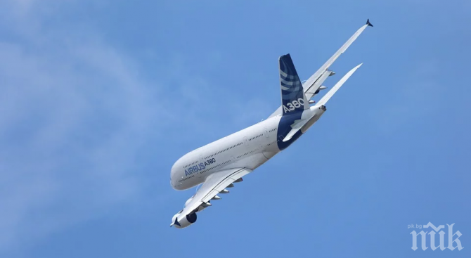 Самолет Еърбъс А380 кацна извънредно в Истанбул