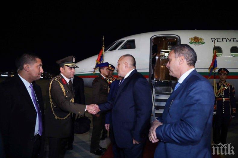 ПЪРВО В ПИК TV! Борисов пристигна в Египет за важна среща (СНИМКИ)