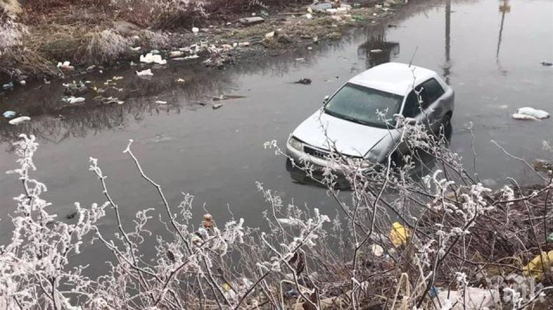 Кола се озова в река Владайска, МВР разследва