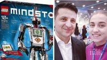 Грижовен татко: Владимир Зеленски лично купи подарък за рождения ден на сина си