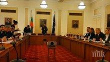 СТАРА СЛАВА: Корнелия Нинова вкара Румен Петков в парламента през задния вход
