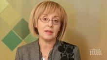 ПЪЛНО ФИАСКО: Мая Манолова обикаля села и паланки като комедийно шоу, краде млади социалисти (СНИМКИ)
