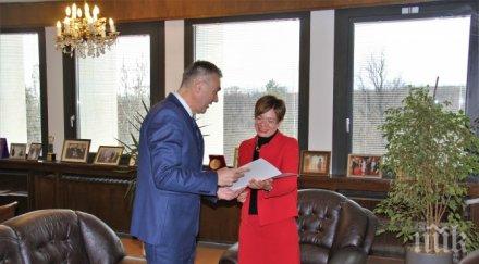 турция изпрати жена посланик нас