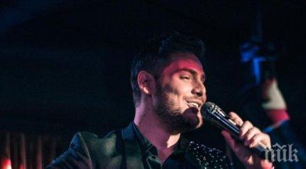 дани левън бръкна бона микрофона джей