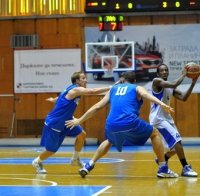 Левски тресна черногорци на баскетбол