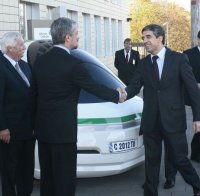 Плевнелиев уважи автомобилно изложение вместо Патриарха