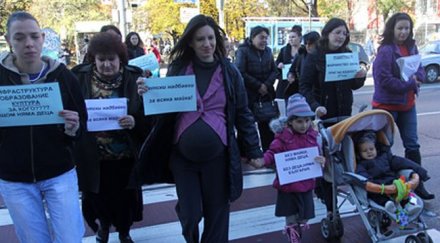 жени парламента без майки деца без деца българия