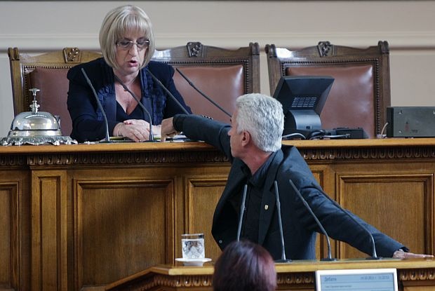 Волен към Цецка: Да ме пазите от Америка