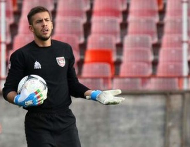Левски привлича албанец и вратар