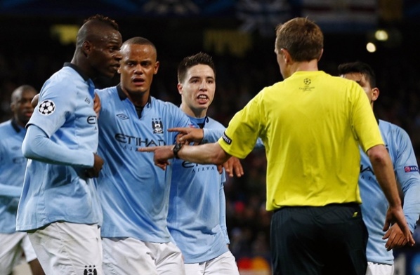 И на Балотели му се размина