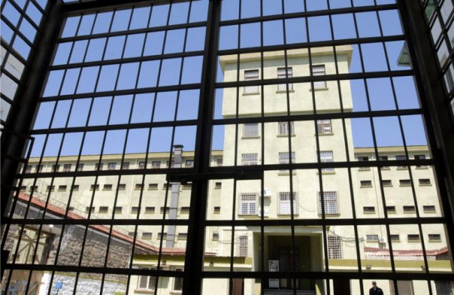 Отказват да пуснат затворник-самоубиец, сключил споразумение