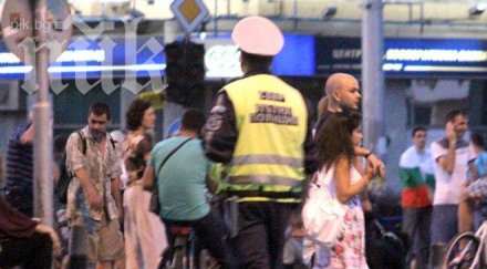 полицай дансwithme протестите безумие можем излезем отпуск