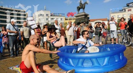 плаж парламента спретнаха протестиращите снимки