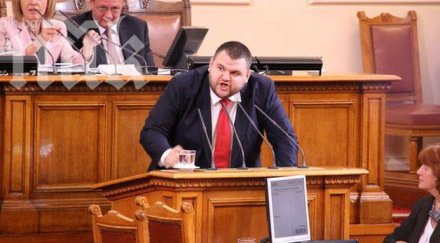 олигархът делян пеевски опел омега хиляда лева