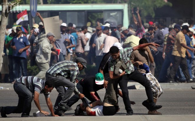 15 души загинаха при кавга между улични търговци
