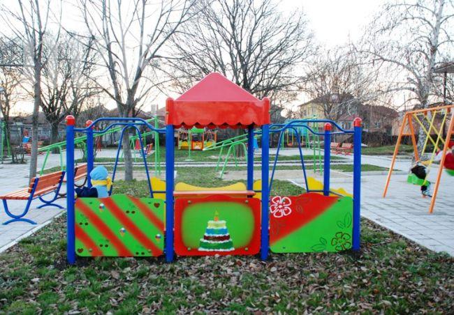 Опасен клон за малко не уби 9-годишно момченце на детска площадка