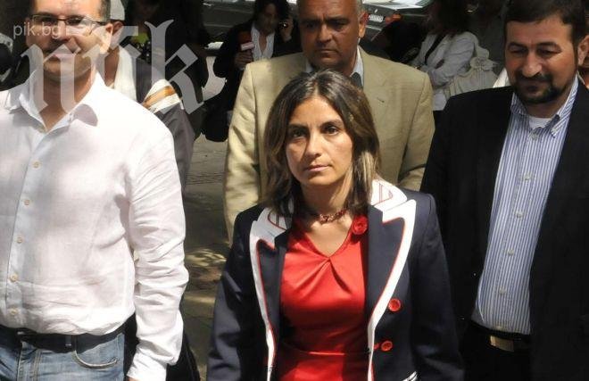 И „ударената“ от тефтерчето Вяра Петрова напусна ГЕРБ