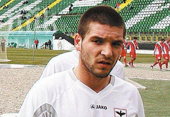 ЦСКА пробва скандален десен бек