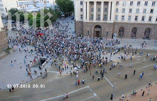 МВР: Към 20,00 ч. протестиращите са били около 1000