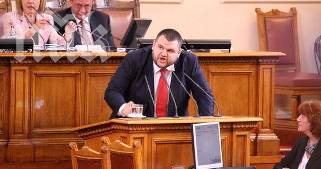 „Олигархът“ Делян Пеевски с Опел Омега за хиляда лева