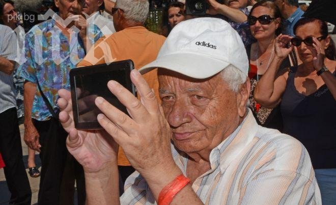 Контрапротестът: Победихме, Бойко иска избори чак през май!