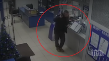 Заснеха най-глупавия банков обир (ВИДЕО)