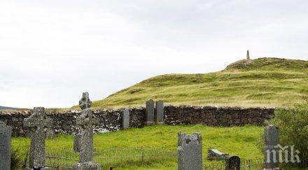 уникум жив мъж откри своята жена надгробна плоча