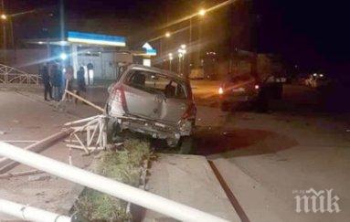 младеж шевролет разби ограда