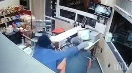 мъжът противогаза обрал бензиностанция видео снимки