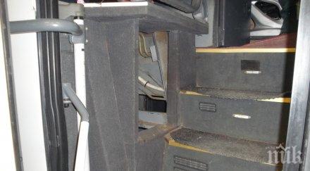 спипаха трима нелегални мигранти скрити тайник