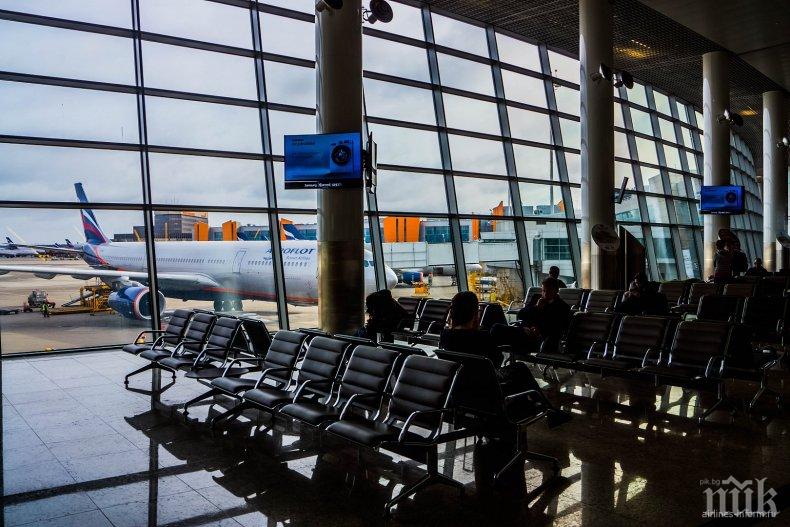 Самотен баща заряза на летището двете си момченца