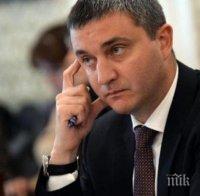 Горанов прави совалки в парламента за еврото