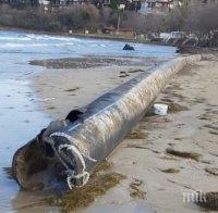 ЕКО ДРАМА: Тръба от дълбоководното заустване изплува на плаж край Созопол