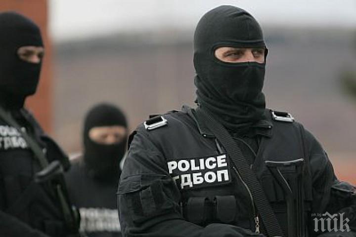 Полицаи разбиха престъпна група в Бяла Слатина Акцията е реализирана