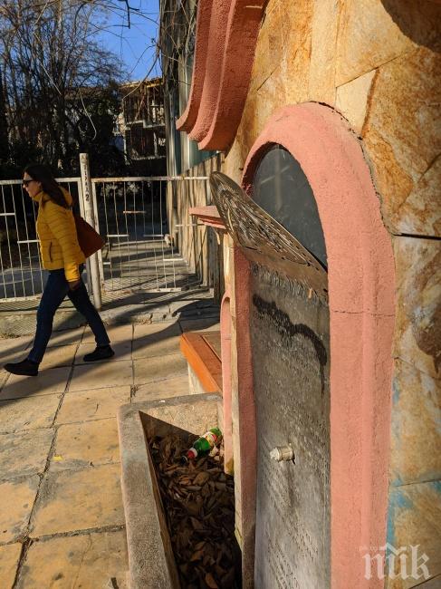 Вандали потрошиха емблематична чешма във Варна